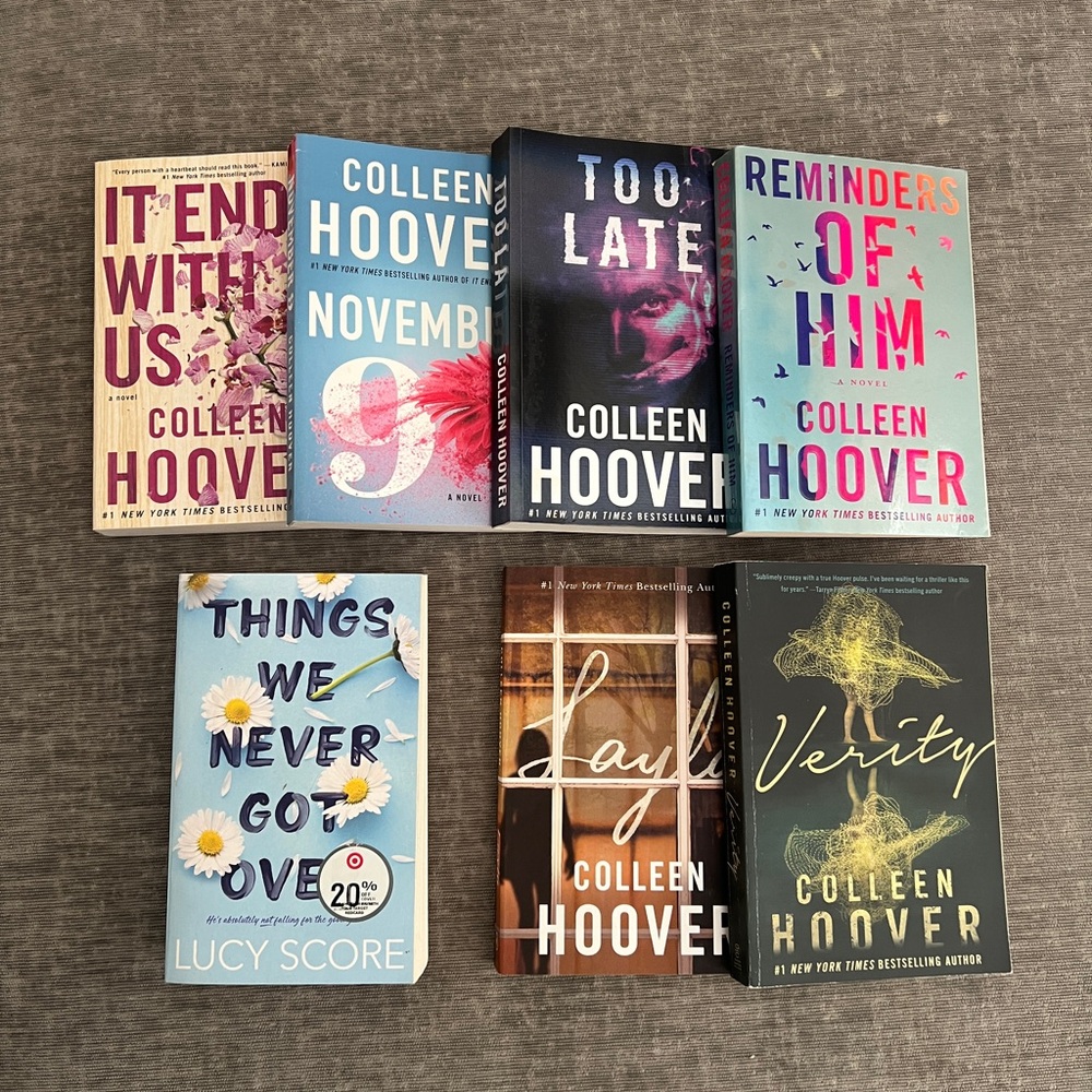 Colleen Hoover books & an extra